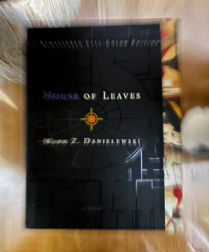 front cover of house of leaves